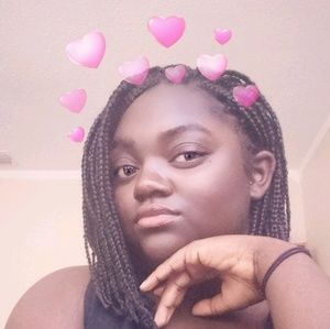 Meet your Posher, Makia